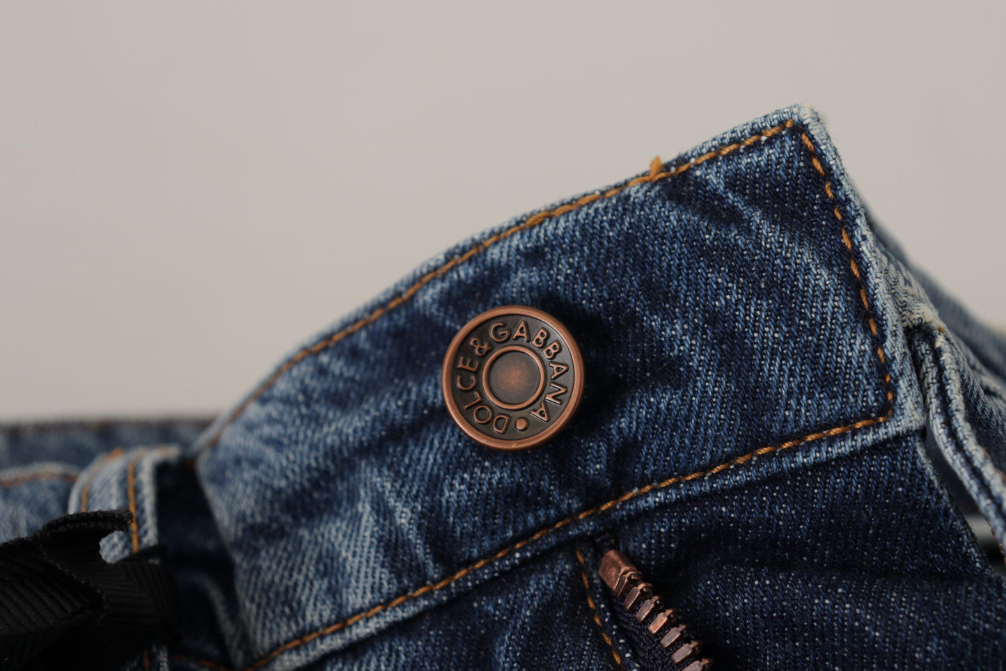 Dolce & Gabbana Chic boyfriend jeans with mid-waist in denim