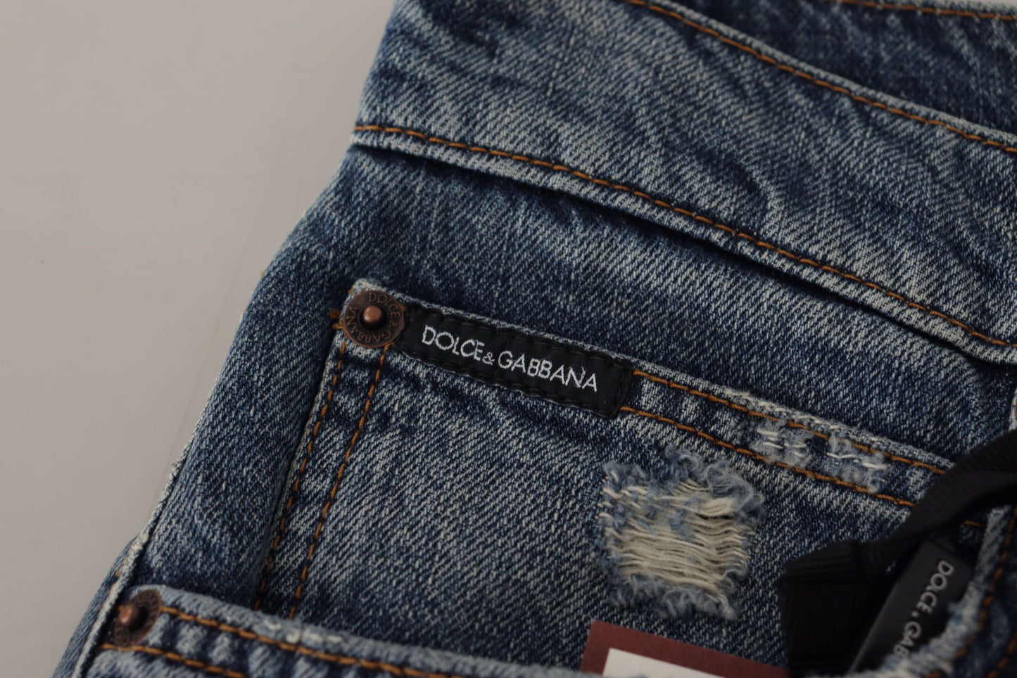Dolce & Gabbana Chic boyfriend jeans with mid-waist in denim