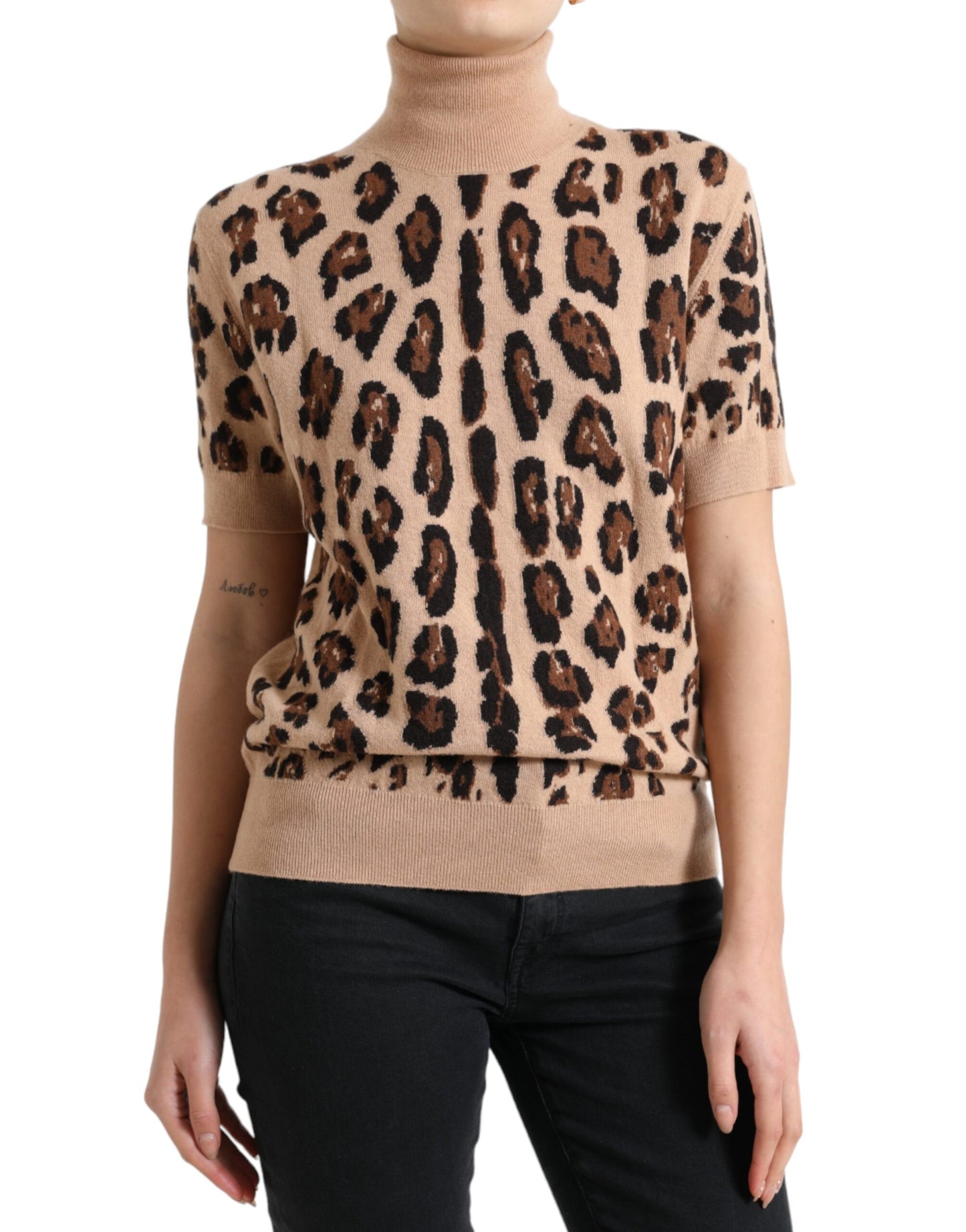 Dolce & Gabbana Beigefarbenes Rollkragenpullover aus Wolle mit Leopardenmuster