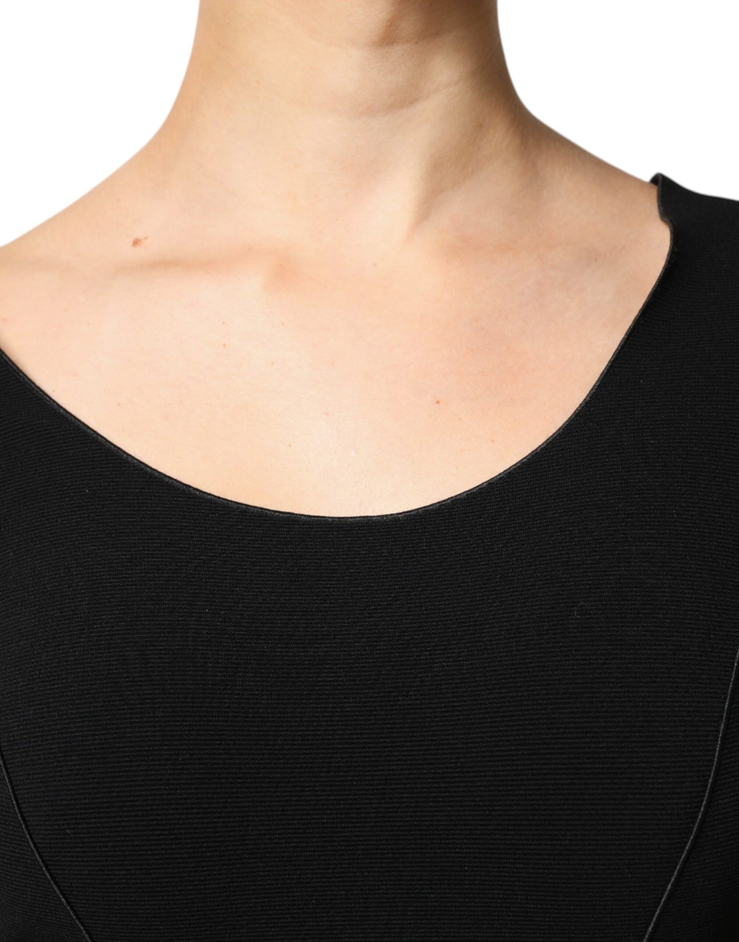 Emporio Armani Schwarzes Viskosekleid mit kurzen Ärmeln und Midikleid
