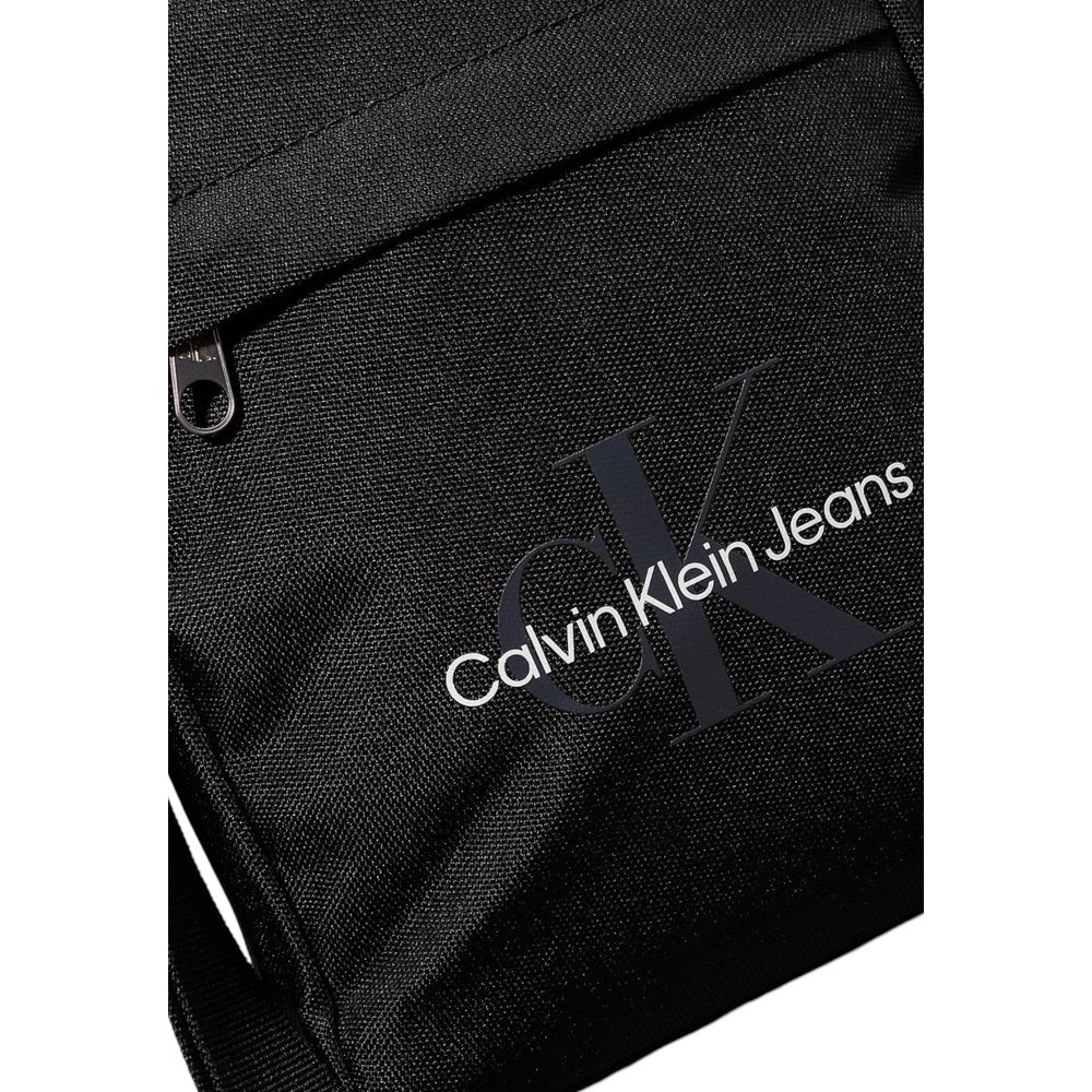 Calvin Klein Schwarze Messenger-Tasche aus recyceltem Polyester
