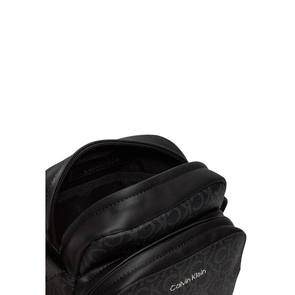 Calvin Klein Schwarze Messenger-Tasche aus recyceltem Polyester