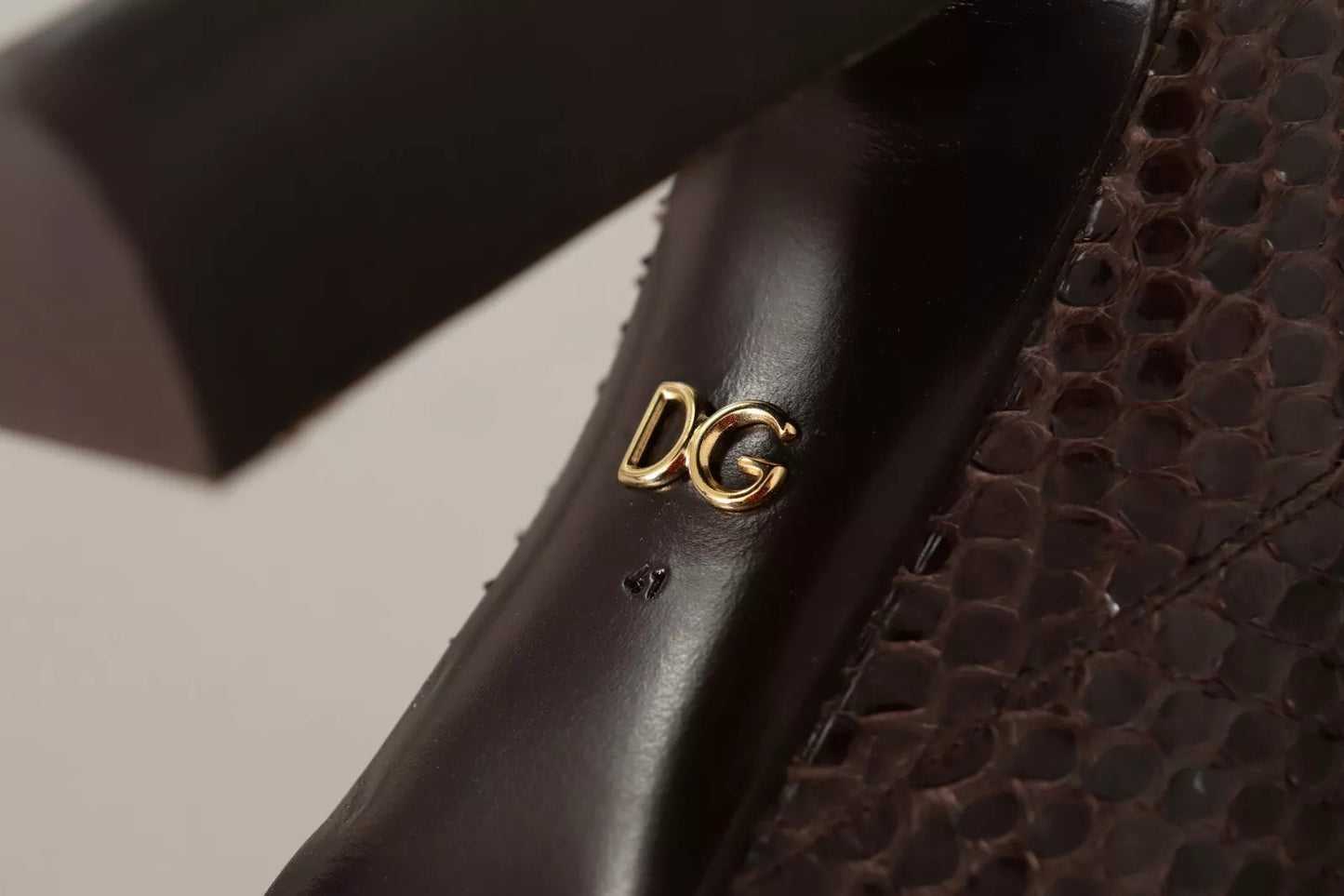 Dolce & Gabbana Braun Exotische Leder Absätze Hohe Stiefel Schuhe