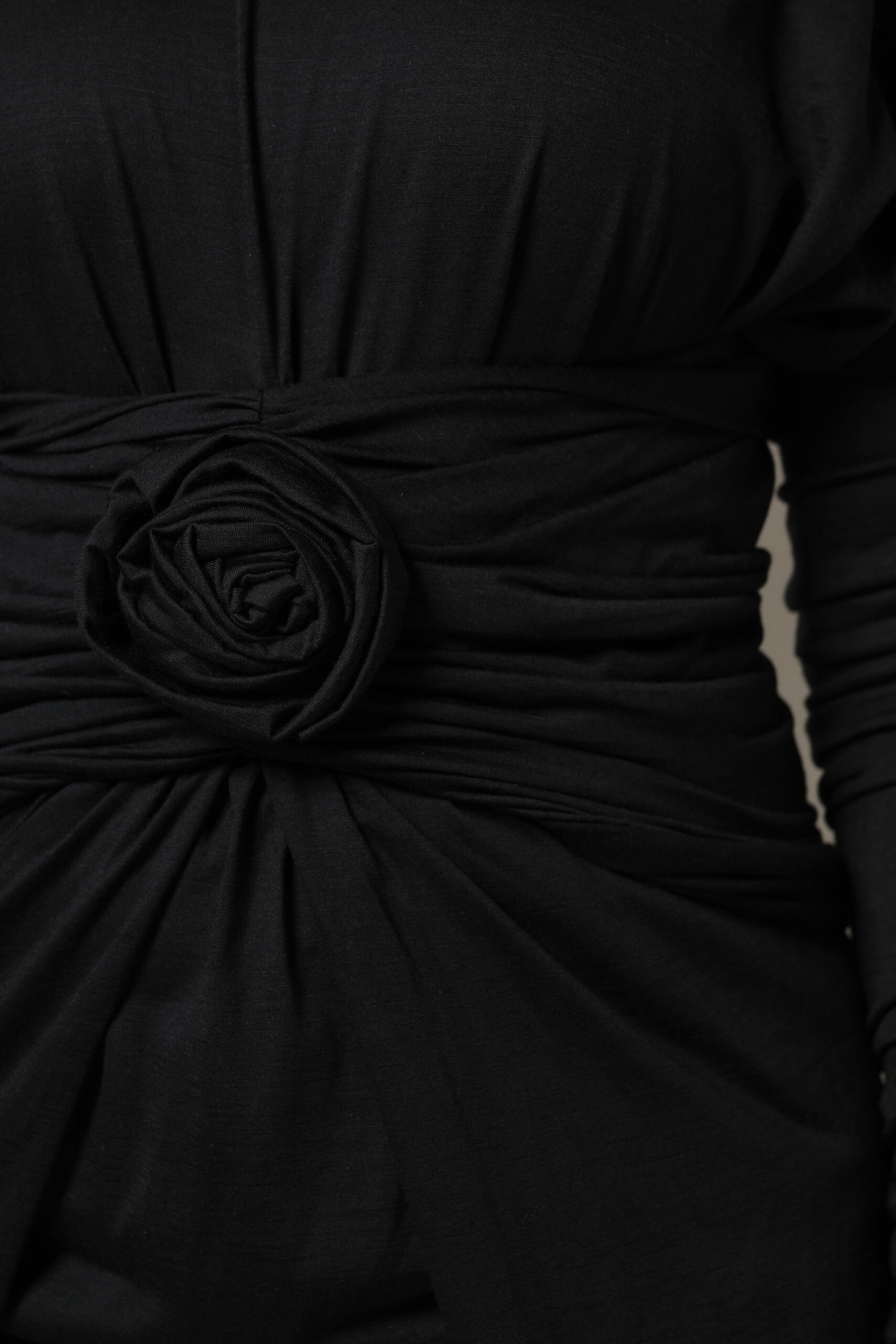 Dolce & Gabbana Schwarzes langärmeliges Etuikleid aus Wolle
