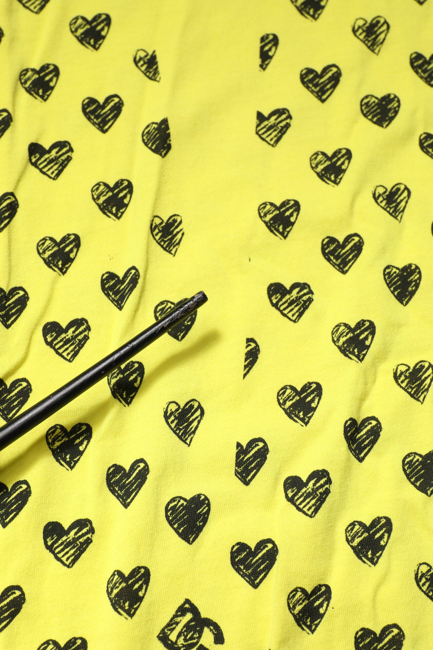 Dolce & Gabbana Gelbes T-Shirt mit Rundhalsausschnitt aus Baumwolle DG Heart Print
