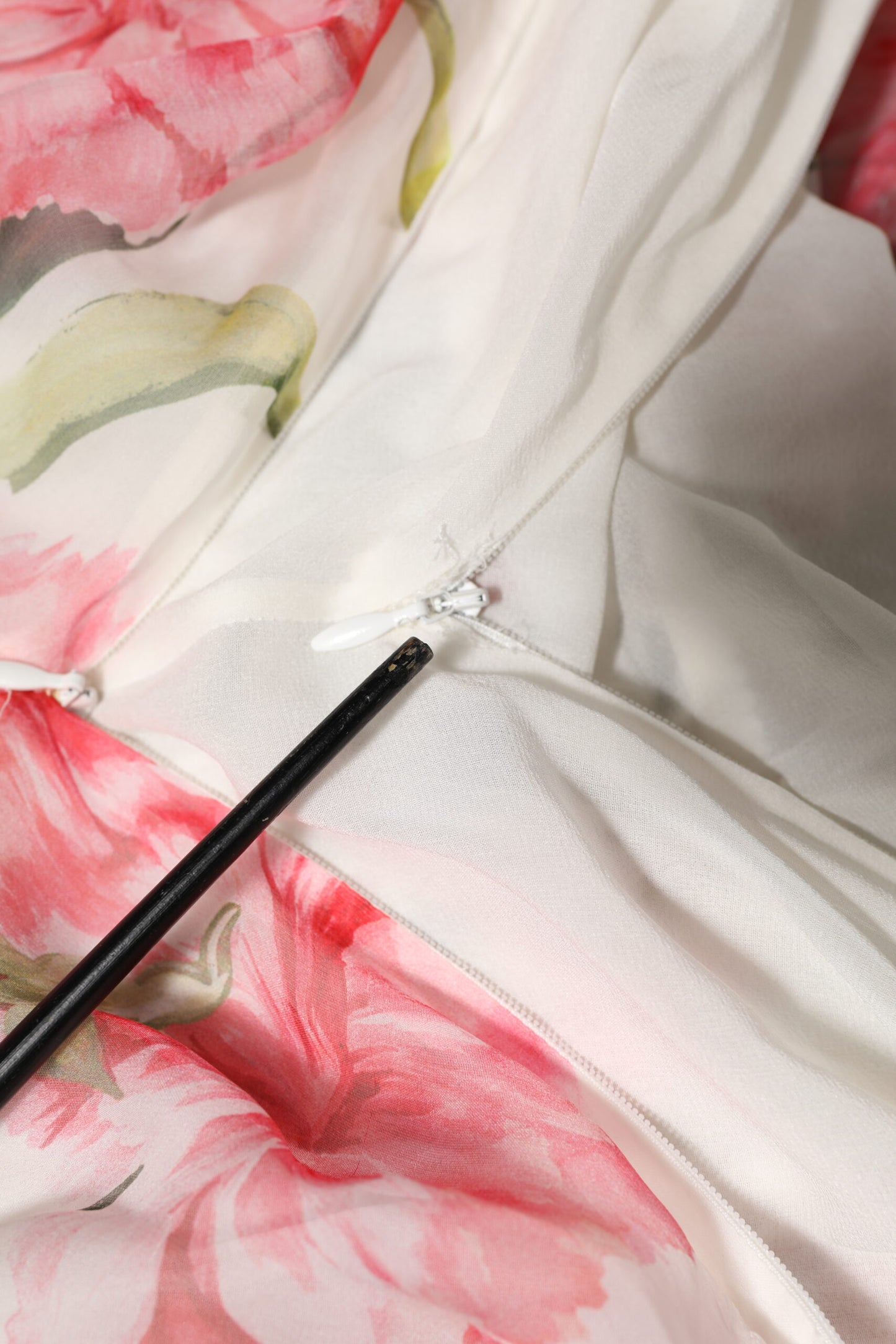 Dolce & Gabbana Weißes geblümtes Seidenhalter-Maxikleid in A-Linie