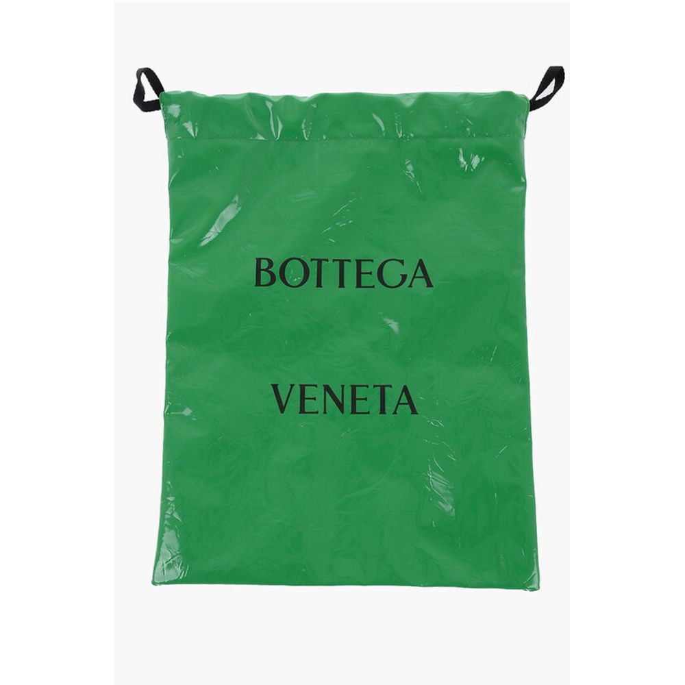 Bottega Veneta BADGE Kordelzugtasche aus Leder mit eingraviertem Logo