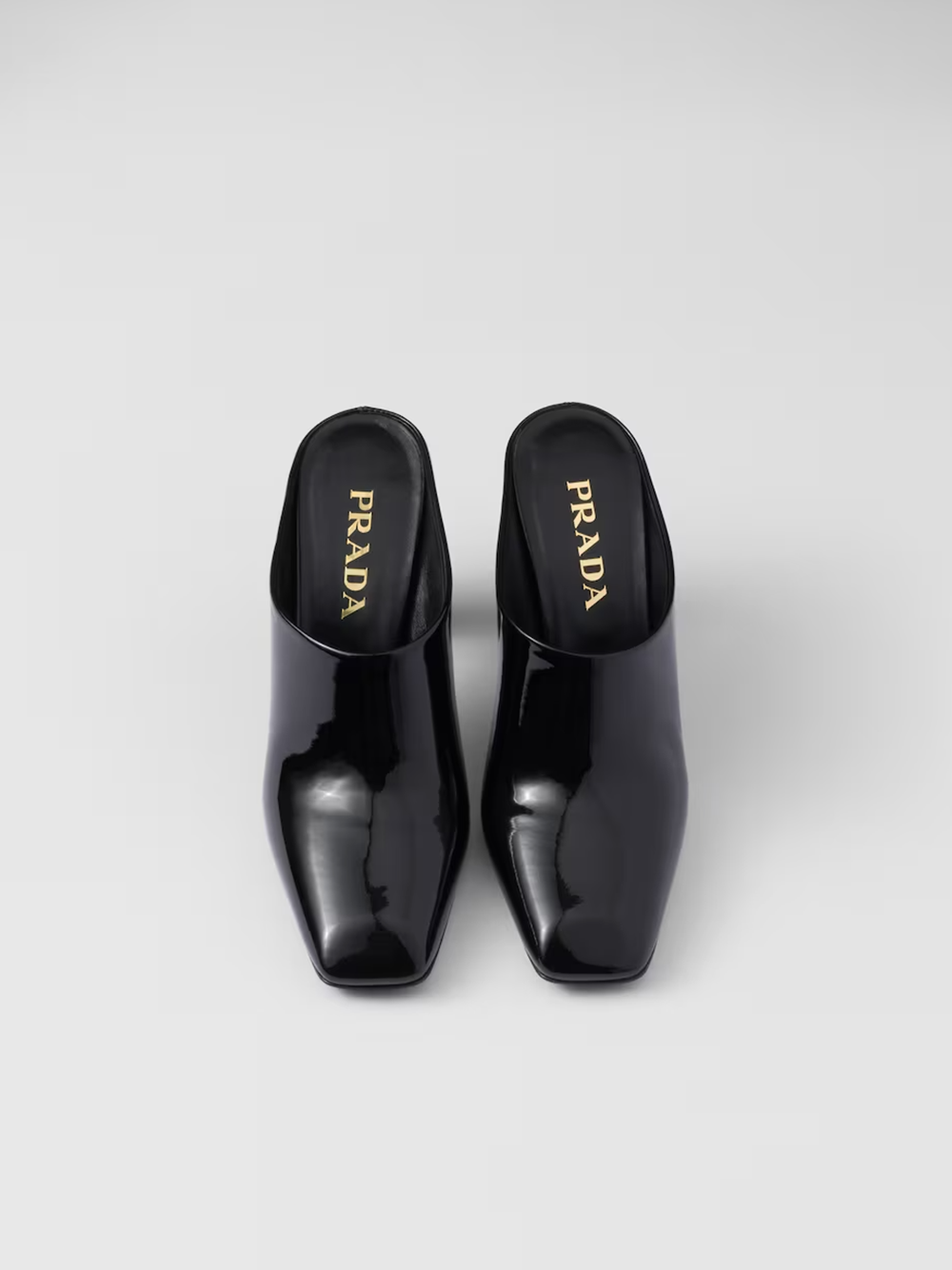 Prada Lackleder-Sandalen mit Absatz