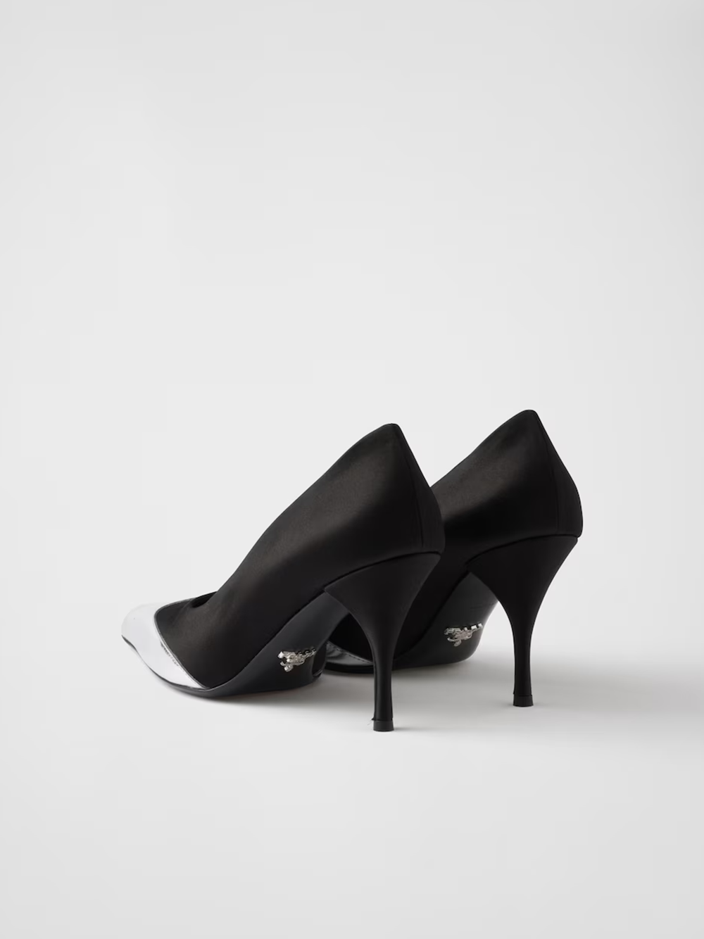 Prada Pumps aus schwarzem Satin und silbernem Metallic-Leder