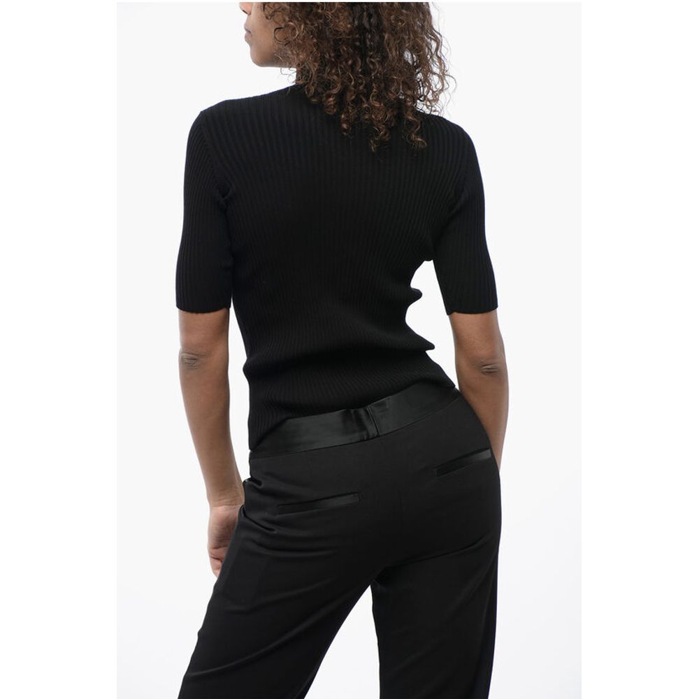Off-White Rippenstrick-Top mit Logo-Aufnäher