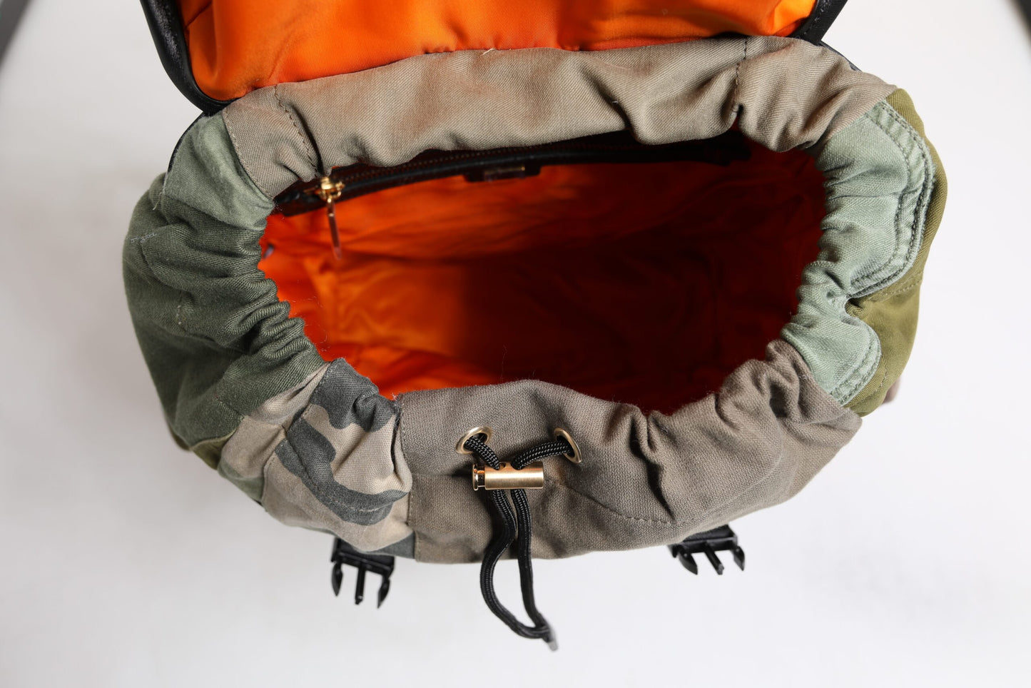 Dolce & Gabbana Grüner Patchwork-Reiserucksack Militärische Tasche