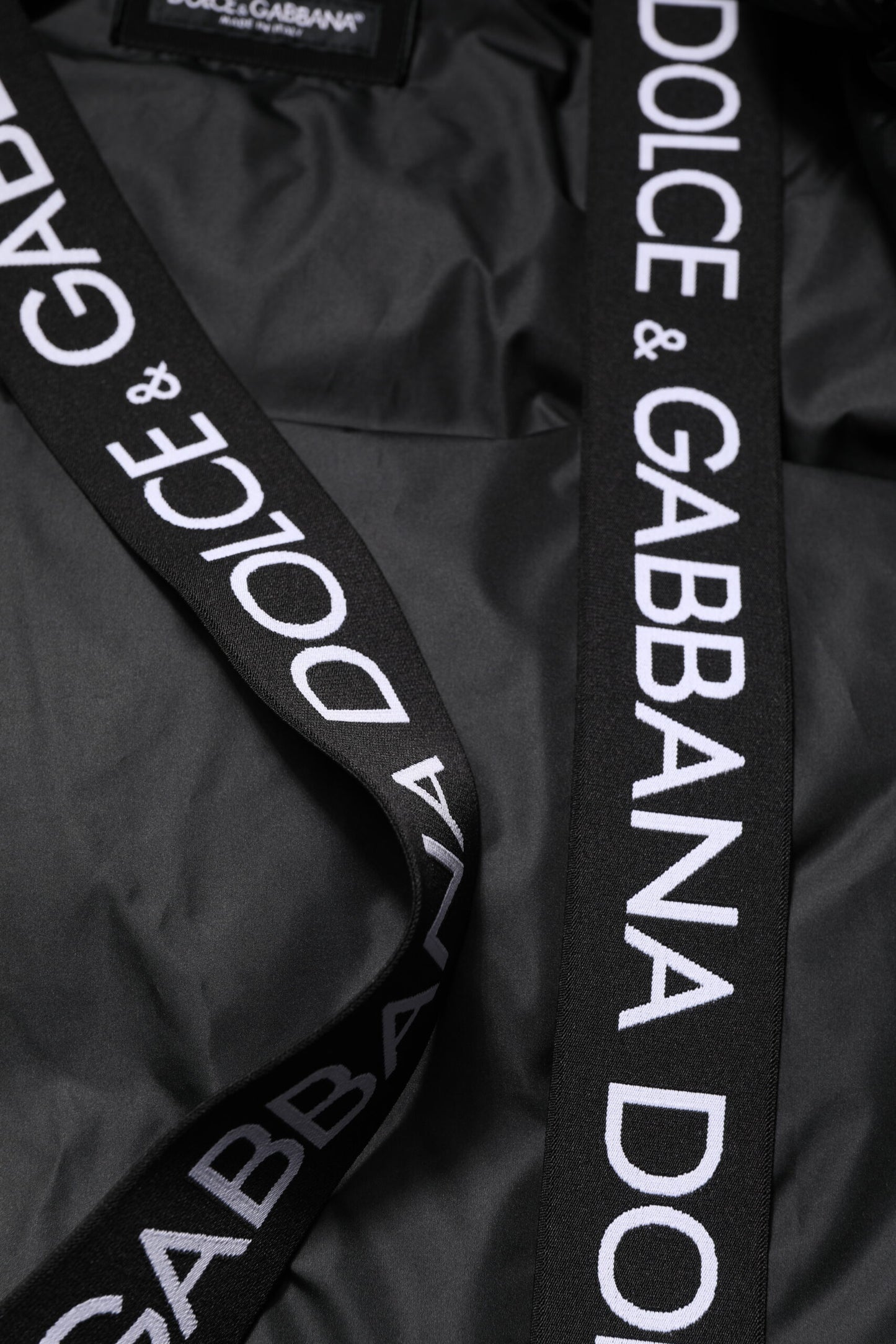 Dolce & Gabbana Schwarze Logo-Steppjacke mit Kapuze und Reißverschluss