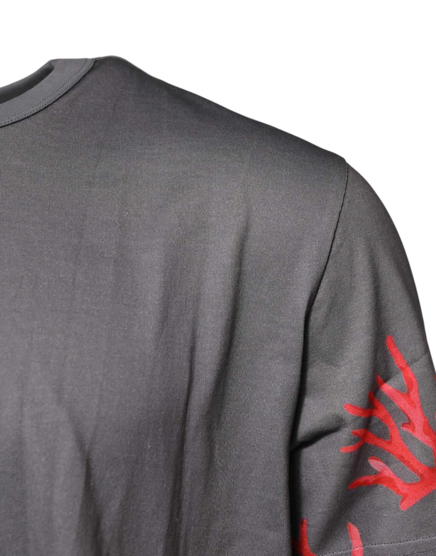 Dolce & Gabbana Graues Baumwoll-T-Shirt mit Korallendruck und Logo-Plakette