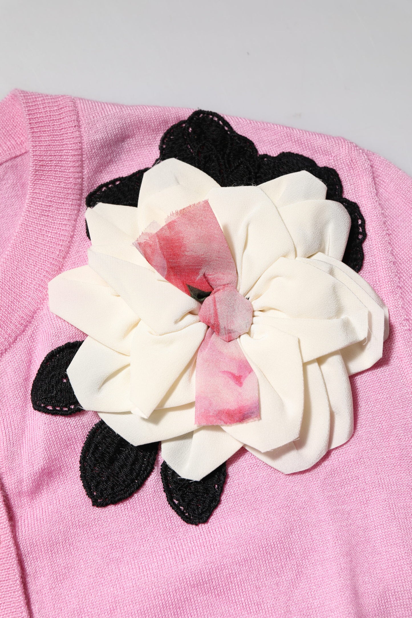 Dolce & Gabbana Rosa Strickjacke mit Blumenverzierung