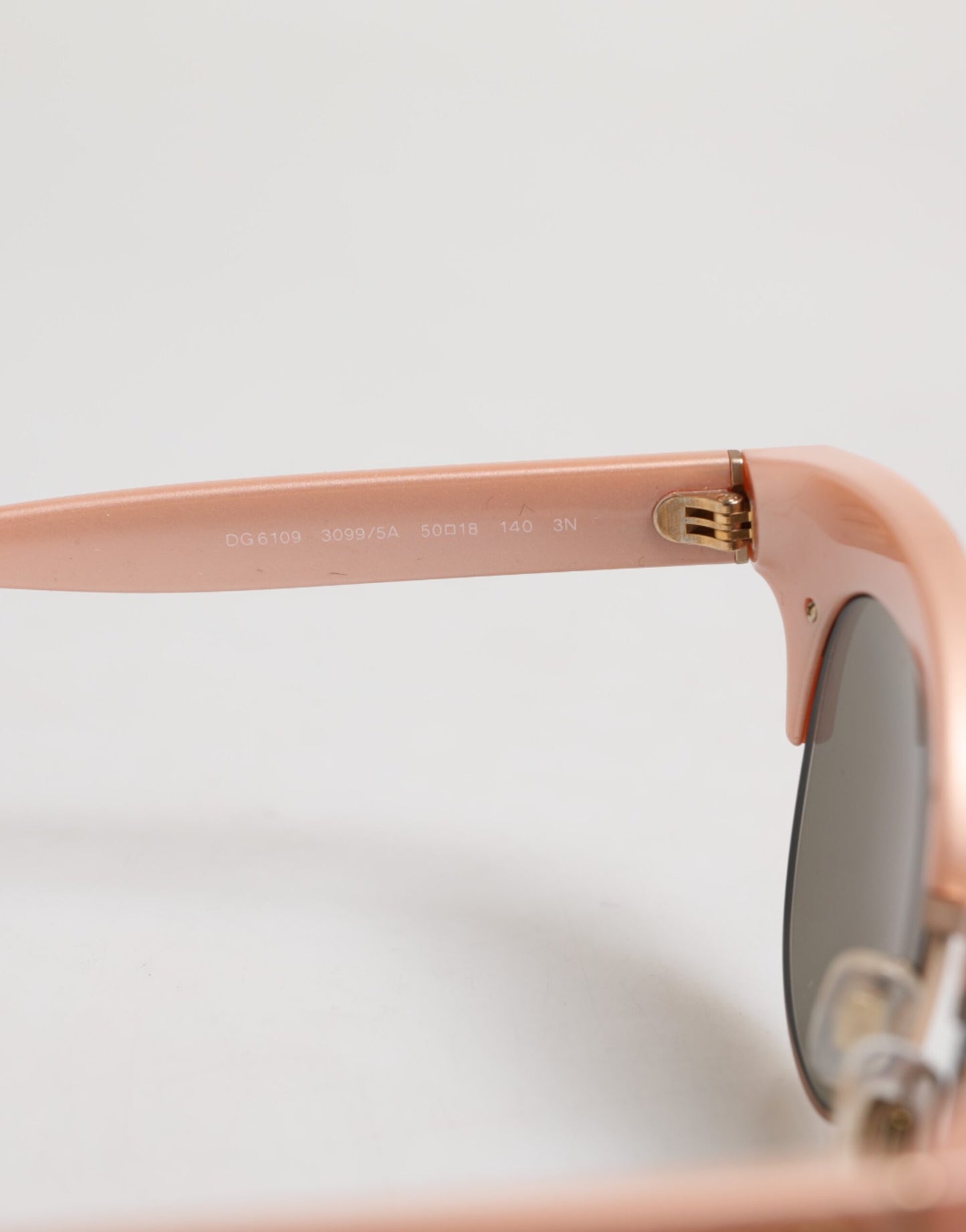 Dolce & Gabbana Rosa Gold verspiegelte Cat Eye DG6109 Pailletten-Sonnenbrille