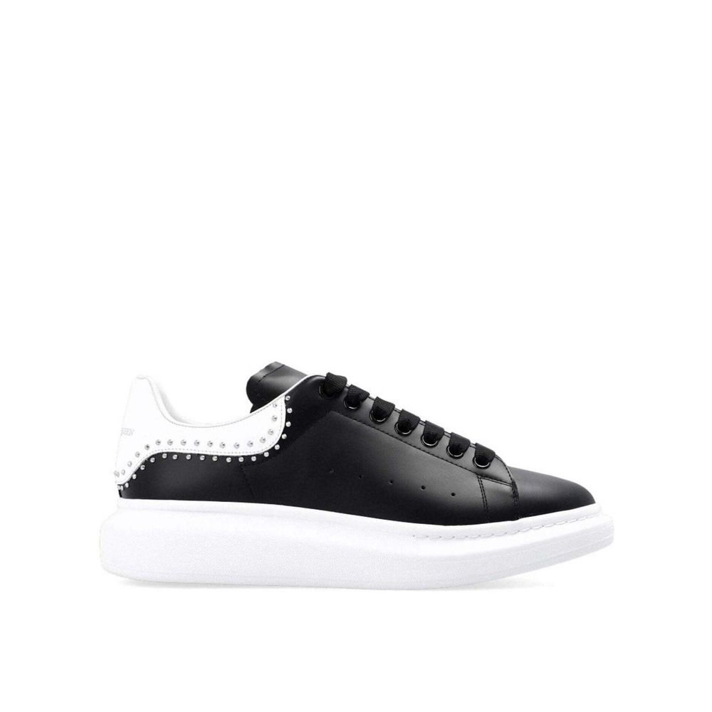 Alexander McQueen Nieten-Sneaker in Übergröße