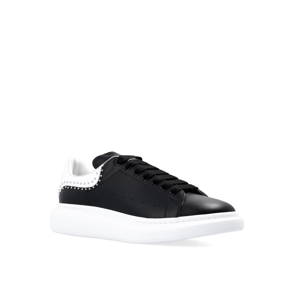Alexander McQueen Nieten-Sneaker in Übergröße