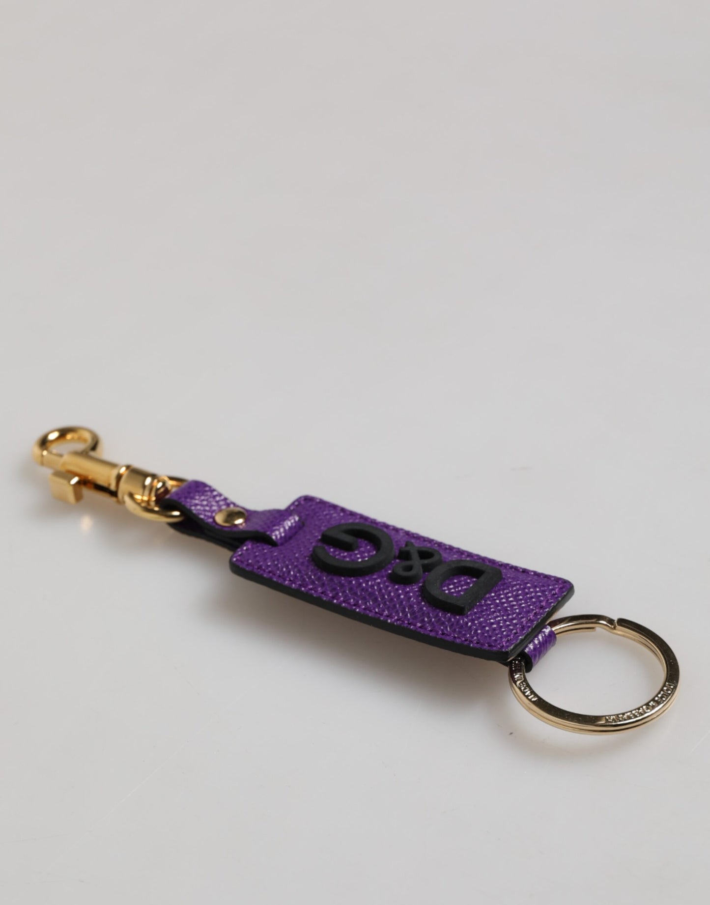 Dolce & Gabbana Lila DG Logo Leder Goldton Metall Schlüsselanhänger Schlüsselanhänger