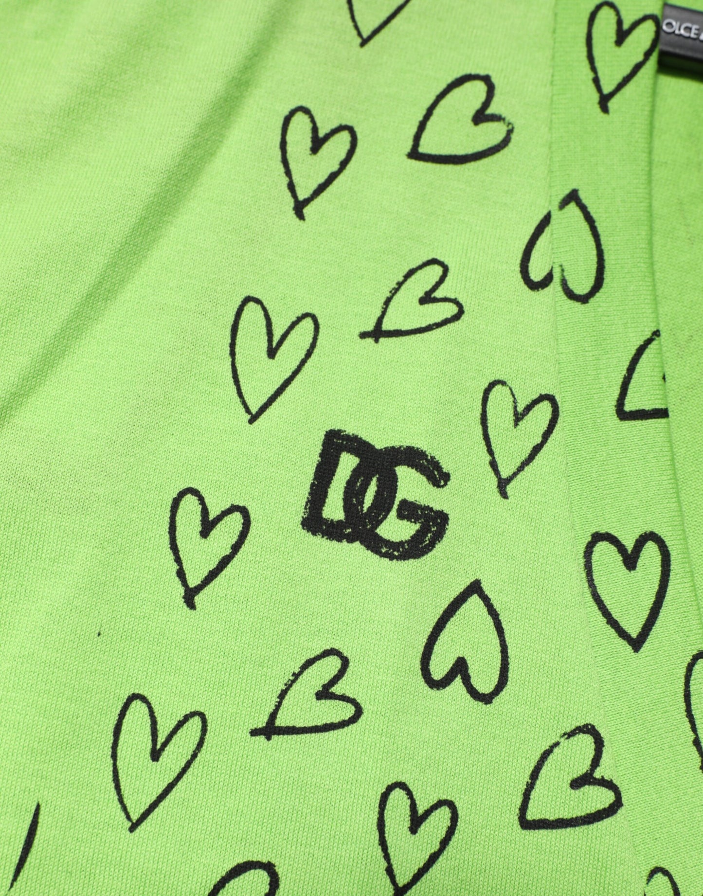 Dolce & Gabbana Grünes V-Ausschnitt-T-Shirt mit DG-Logo und Herzaufdruck