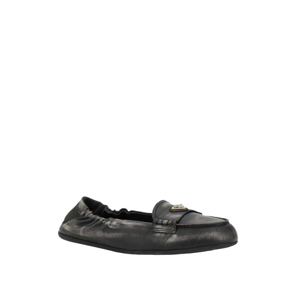 Prada Loafer aus Leder mit Vintage-Effekt