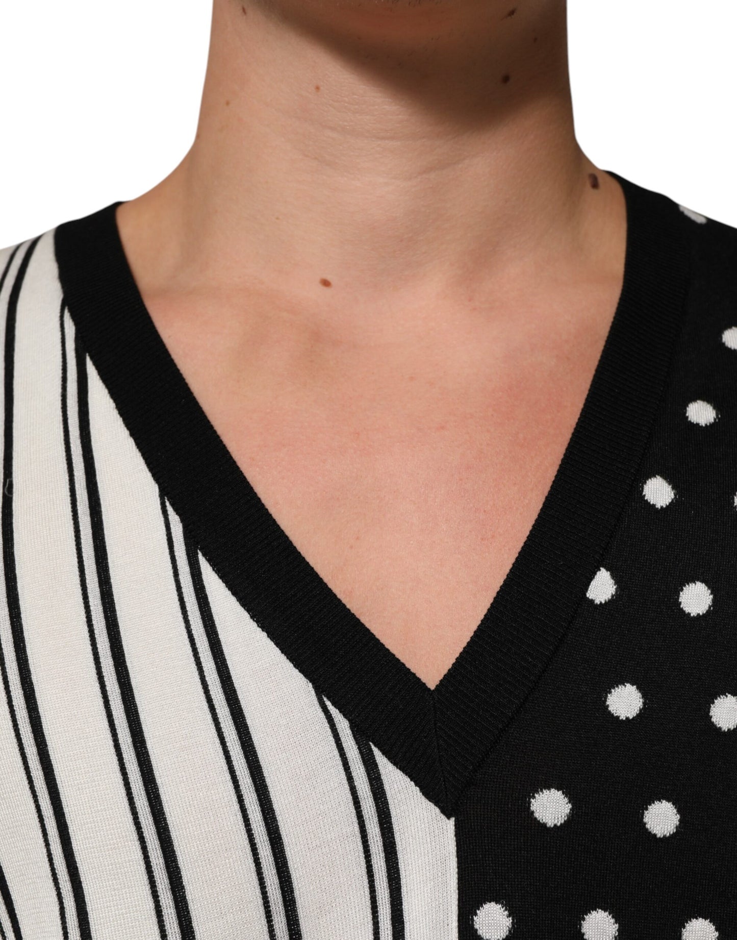 Dolce & Gabbana Schwarz-weiß gestreifter V-Ausschnitt Pullover mit Polka