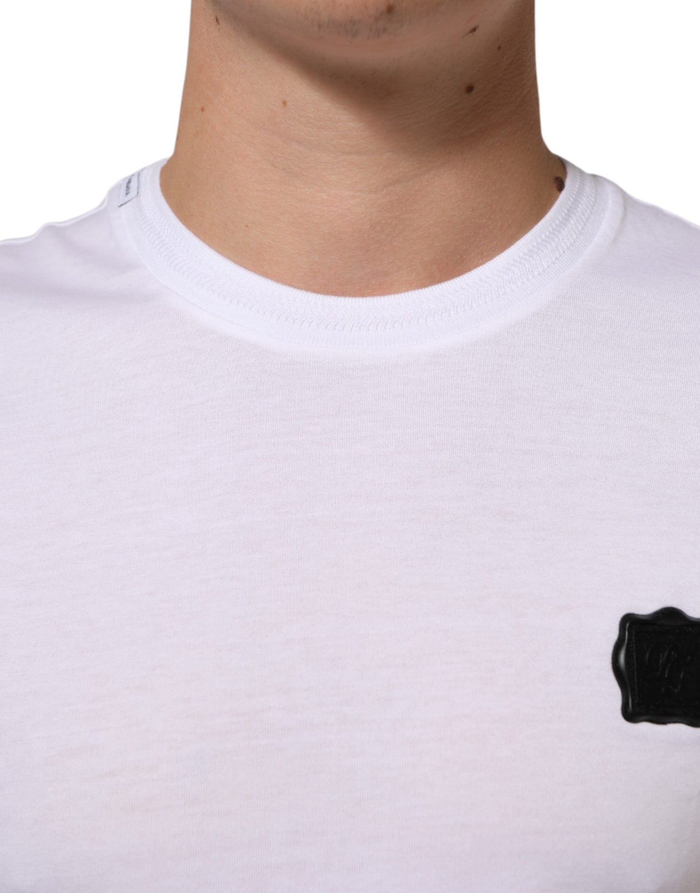 Dolce & Gabbana Weißes T-Shirt mit Rundhalsausschnitt und Logo-Patch aus Baumwolle