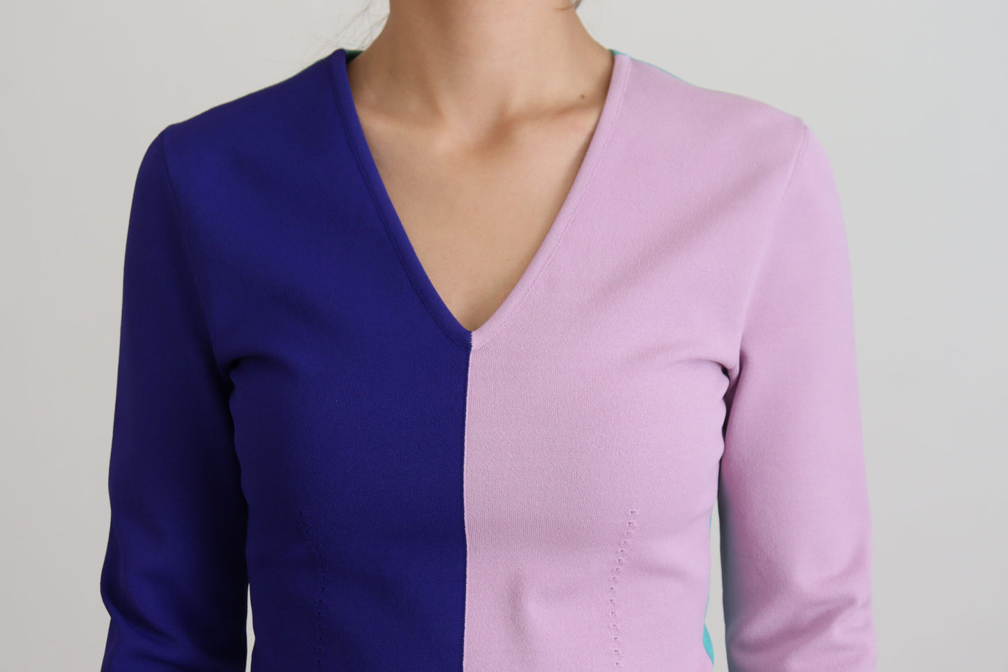 Dolce & Gabbana Multicolor Pullover mit V-Ausschnitt und langen Ärmeln aus Viskose