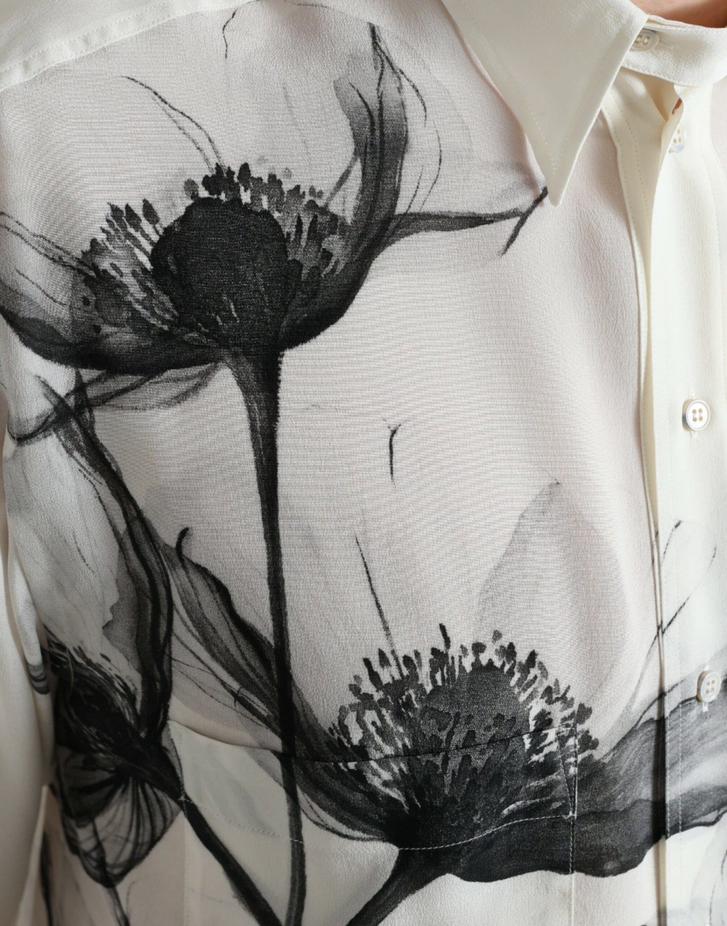 Dolce & Gabbana Weißes geblümtes Kleid mit Kragen Seidenhemd