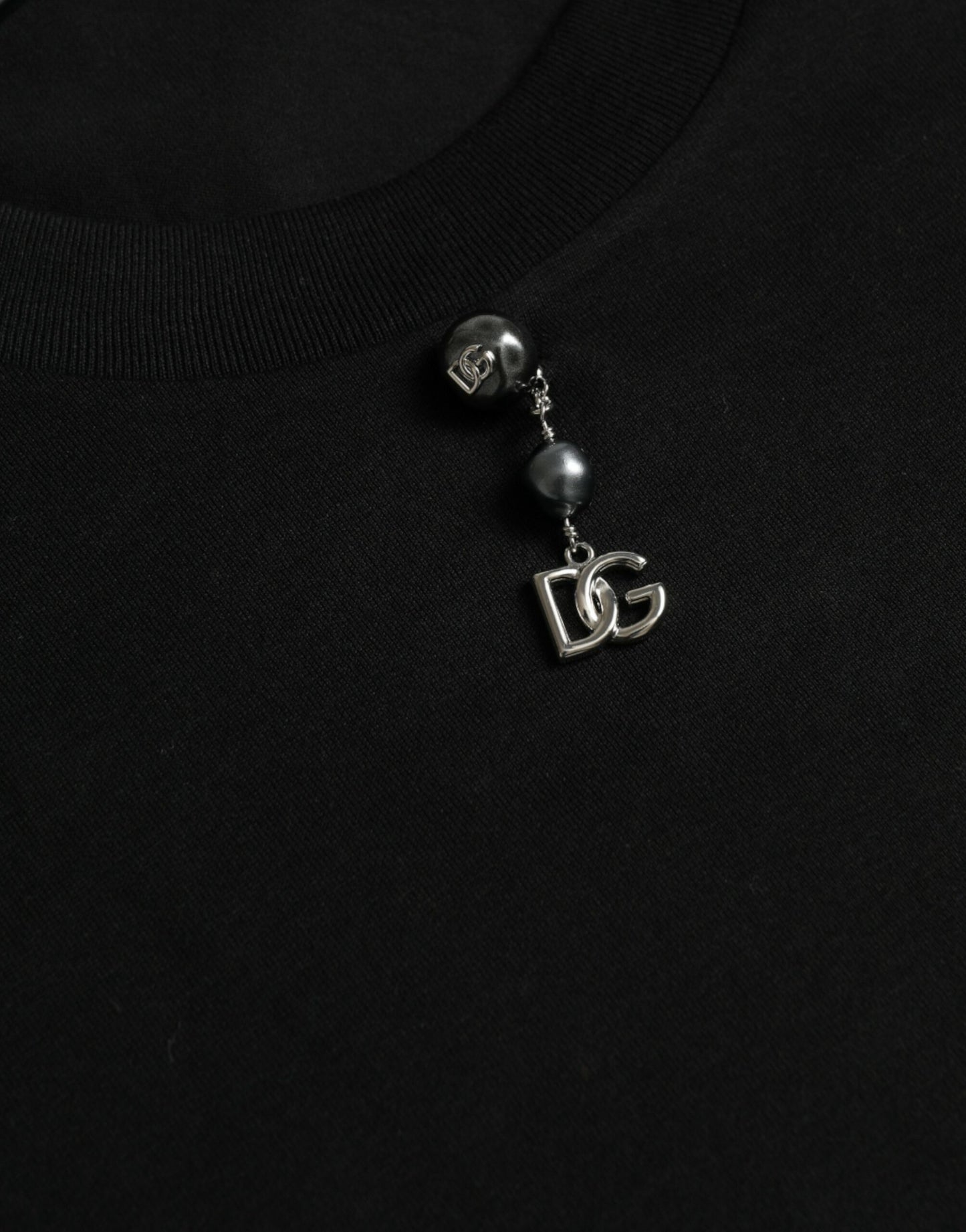 Dolce & Gabbana Schwarzes T-Shirt mit Rundhalsausschnitt aus Baumwolle mit Verzierungen