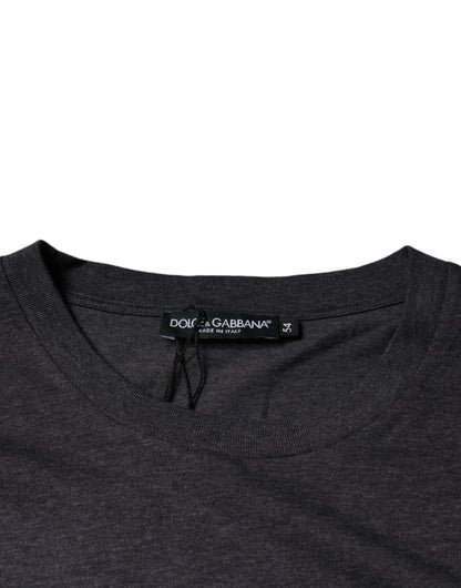 Dolce & Gabbana Graues Logo-Patch-T-Shirt mit Rundhalsausschnitt aus Baumwolle