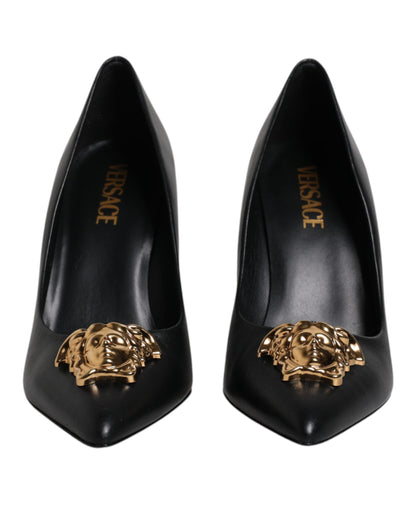 Versace Schwarz Leder Logo Plaque High Heels Pumps Schuhe
