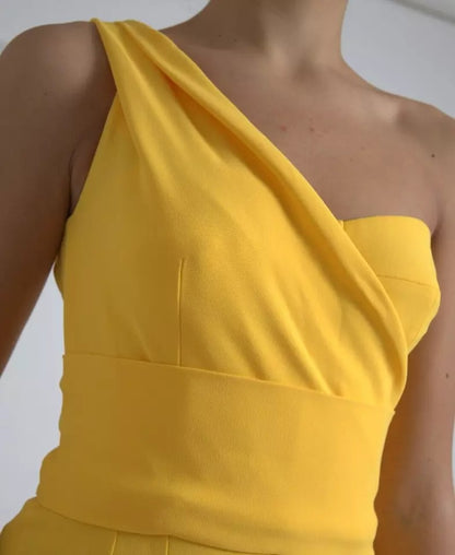 Dolce & Gabbana Gelbes Midikleid mit Seitenschlitz und einer Schulter