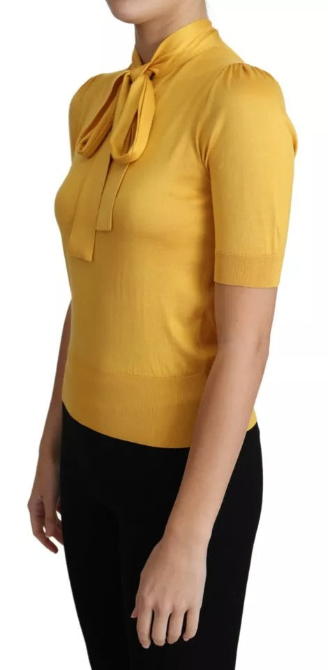Dolce & Gabbana Gelbes Seidenstrickpullover-Top mit Ascot-Kragen