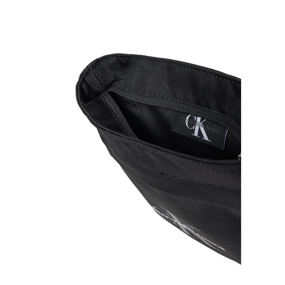 Calvin Klein Jeans Schwarze Messenger-Tasche aus recyceltem Polyester