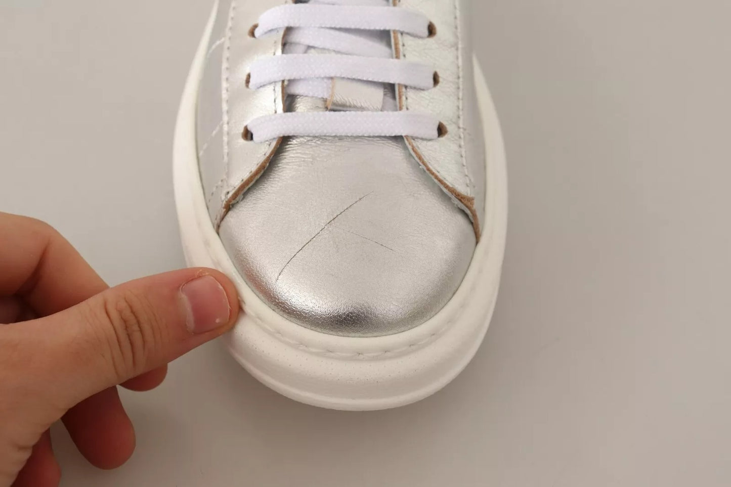 Patrizia Pepe Silberne Vollnarbenleder Schnürsneakers Schuhe