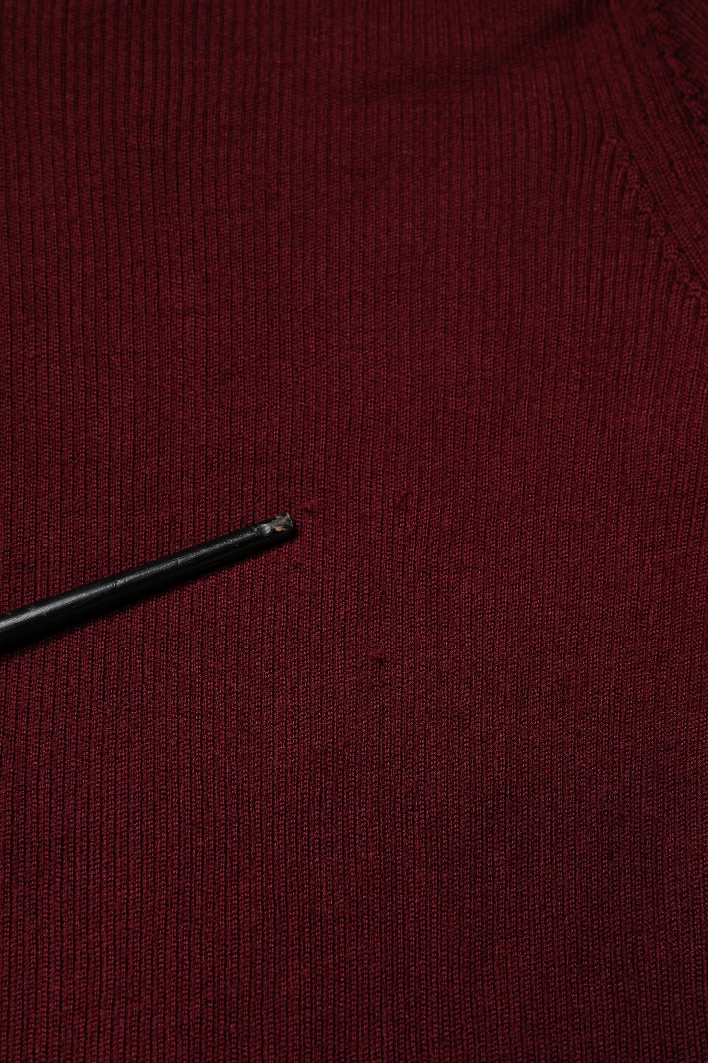 Dolce & Gabbana Burgunderfarbener Rollkragenpullover mit langen Ärmeln