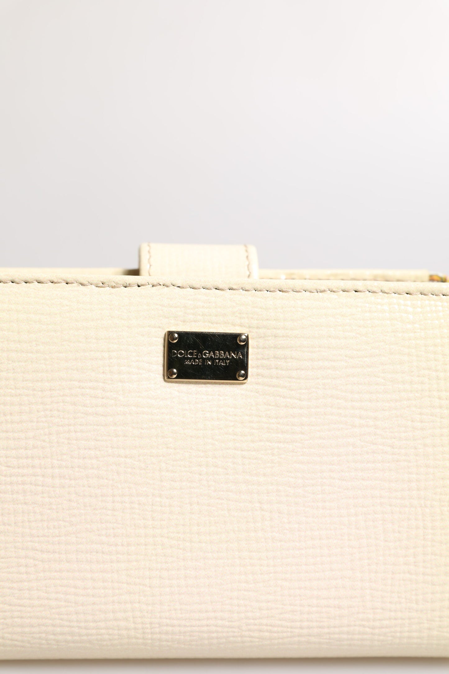 Dolce & Gabbana Elfenbeinfarbenes Kalbsleder Kompaktes Logo Plaque Kartenhalter Brieftasche
