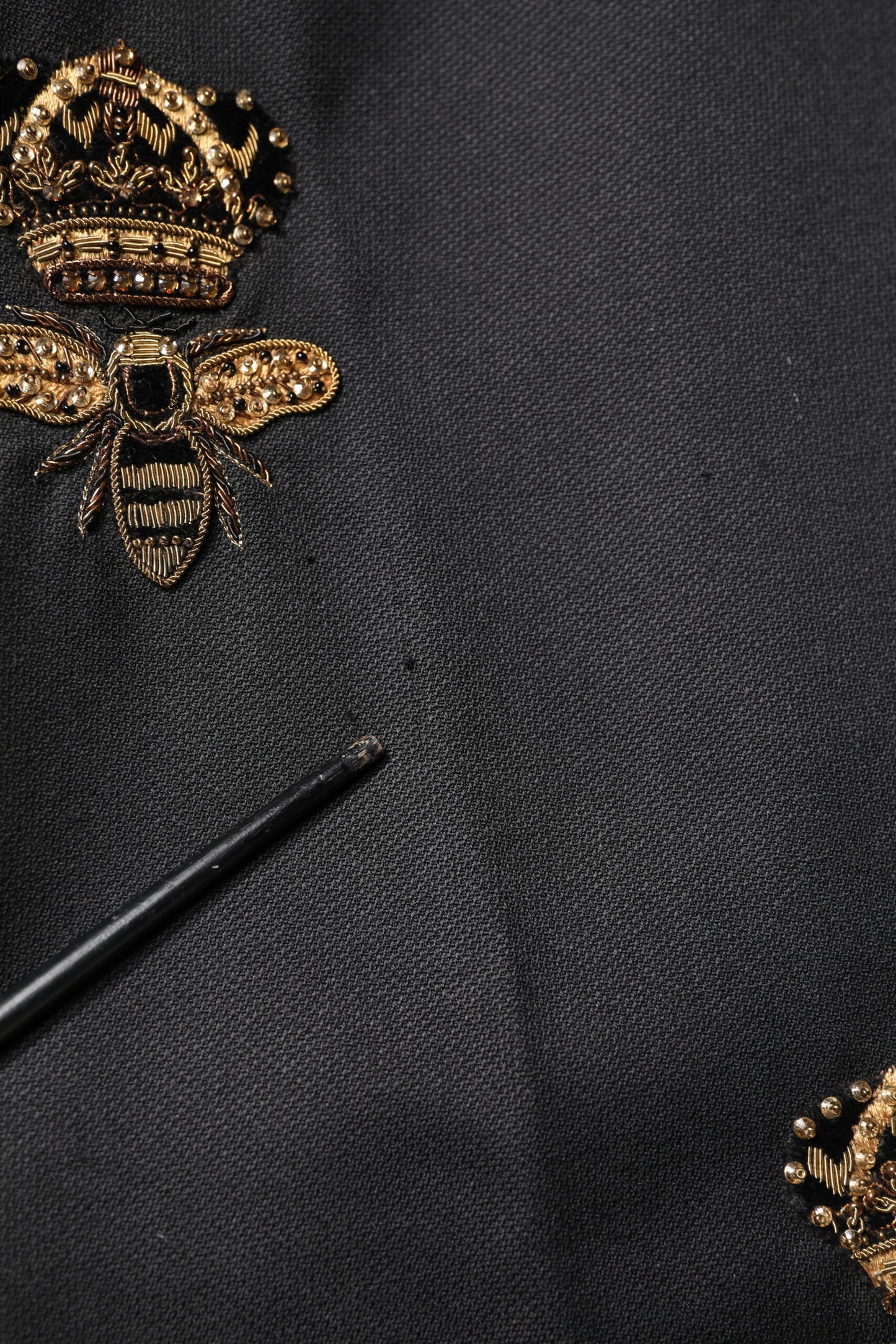Dolce & Gabbana Schwarzer Bienen-Kronen-Stickerei 2 Stück Anzug