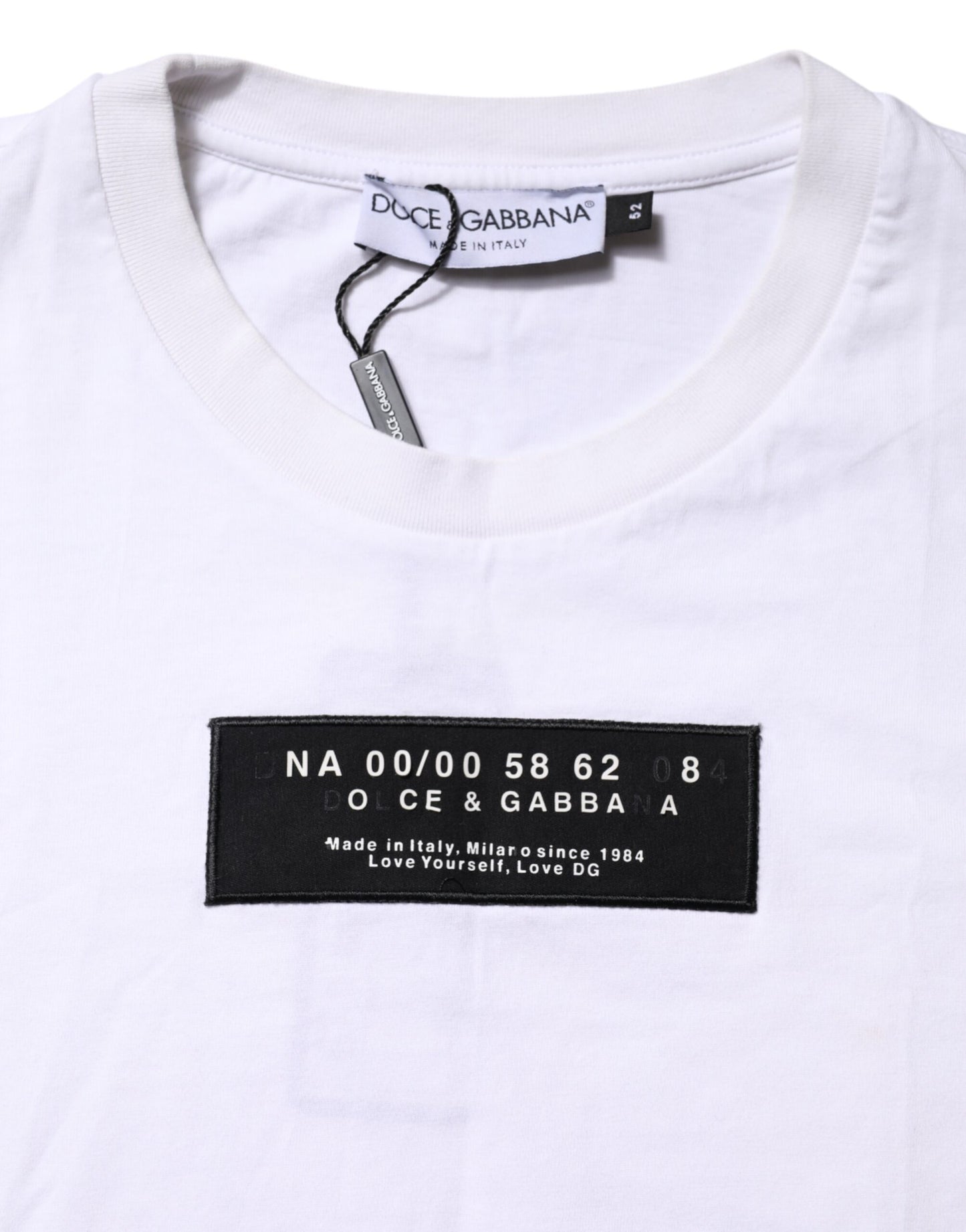 Dolce & Gabbana Weißes T-Shirt mit Rundhalsausschnitt und Logo-Patch aus Baumwolle