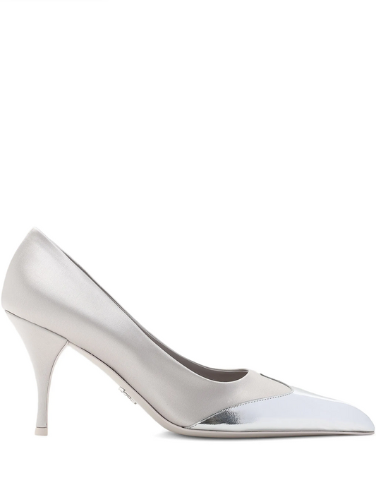 Prada Pumps aus Satin und silberfarbenem Metallic-Leder