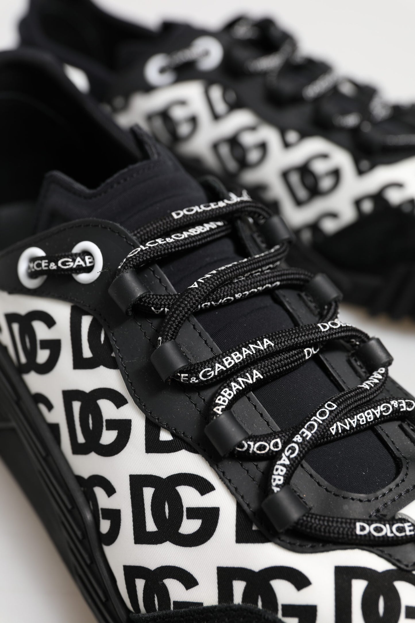 Dolce & Gabbana Schwarz Logo Lace Up Low Top NS1 Turnschuhe Schuhe
