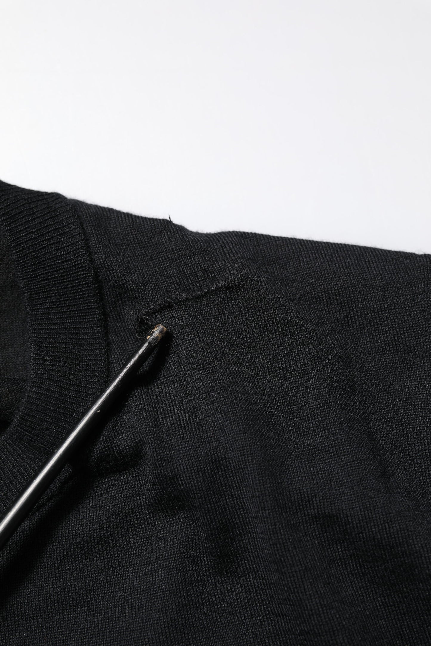 Dolce & Gabbana Schwarzes Kaschmir-T-Shirt mit Rundhalsausschnitt und langen Ärmeln