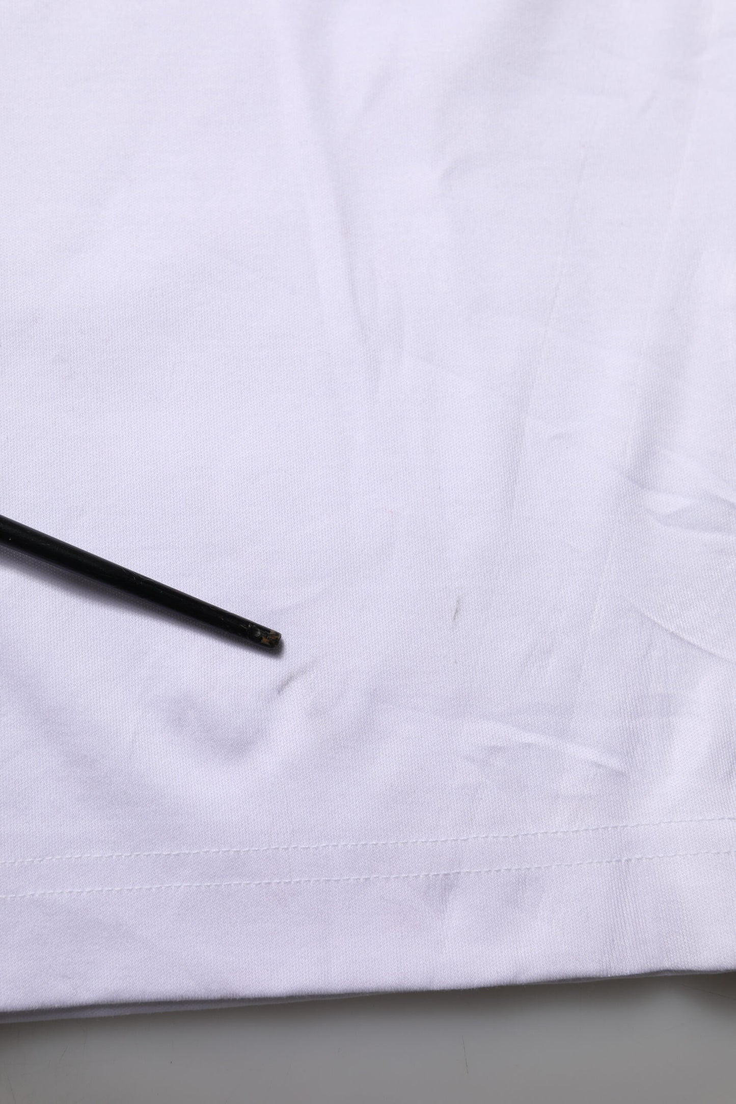 Dolce & Gabbana Weißes T-Shirt mit Rundhalsausschnitt und Grafikdruck aus Baumwolle