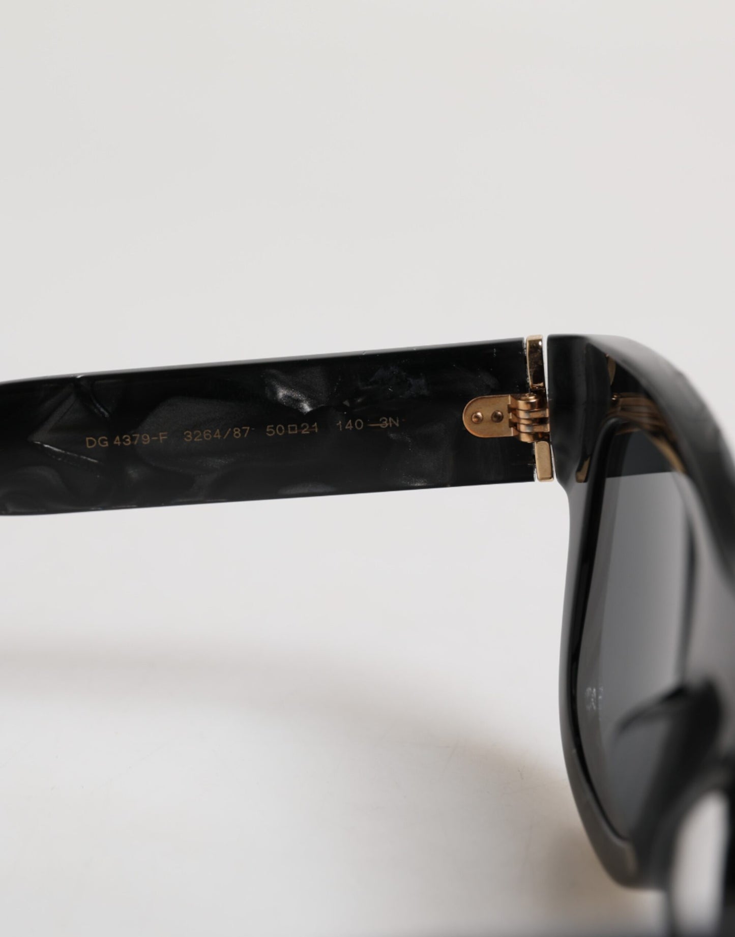 Dolce & Gabbana Perlweißes Acetatgestell Domenico Deep Shades Sonnenbrille