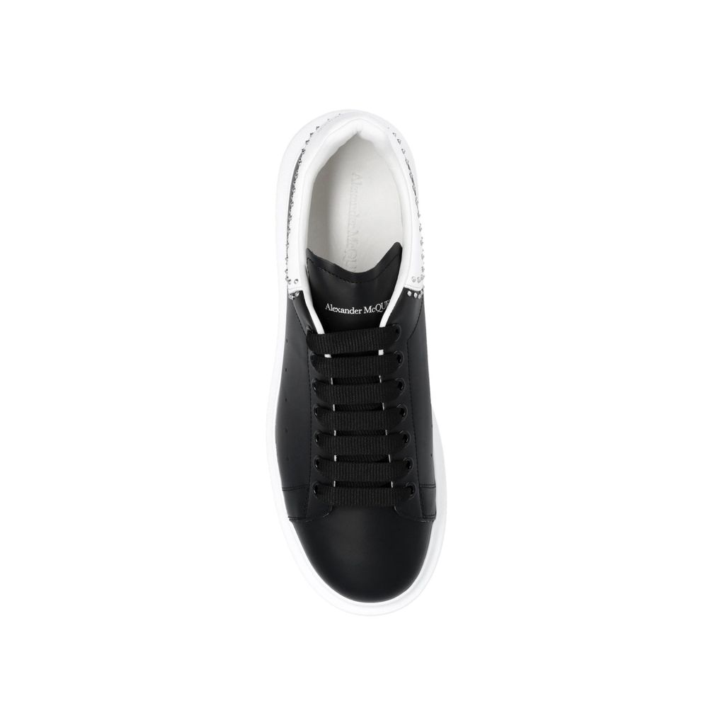 Alexander McQueen Nieten-Sneaker in Übergröße