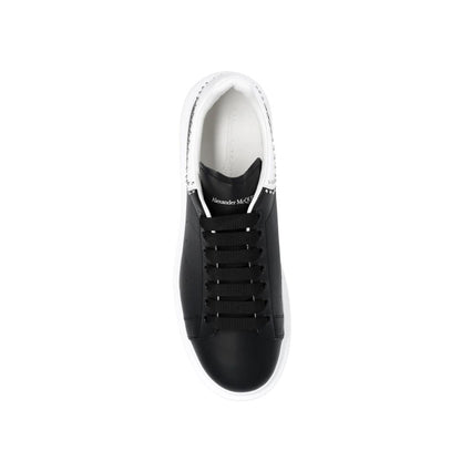 Alexander McQueen Nieten-Sneaker in Übergröße