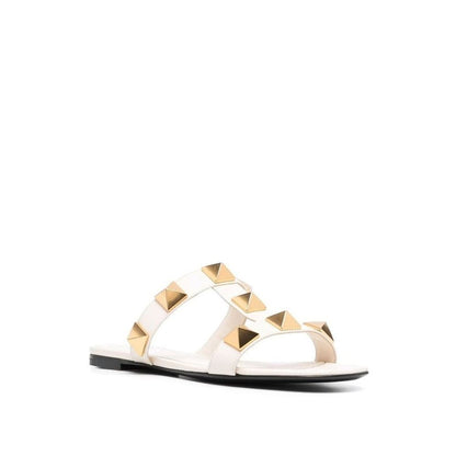 Valentino Garavani Flache Sandalen aus Leder mit römischen Nieten