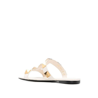 Valentino Garavani Flache Sandalen aus Leder mit römischen Nieten