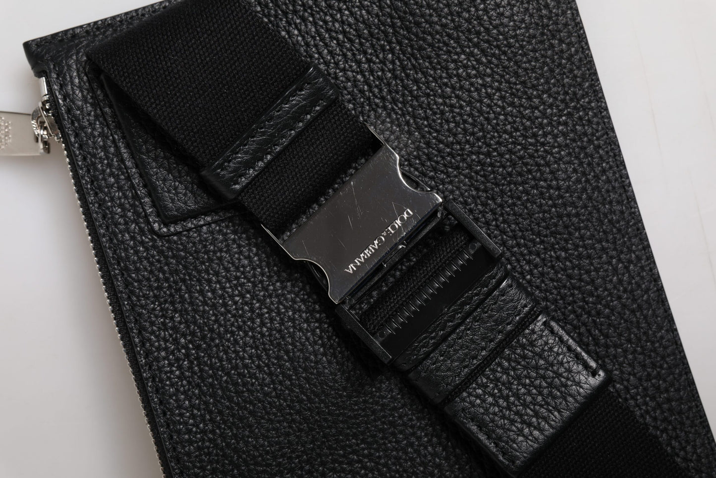 Dolce & Gabbana Schwarze Leder Gürteltasche mit Logoprägung