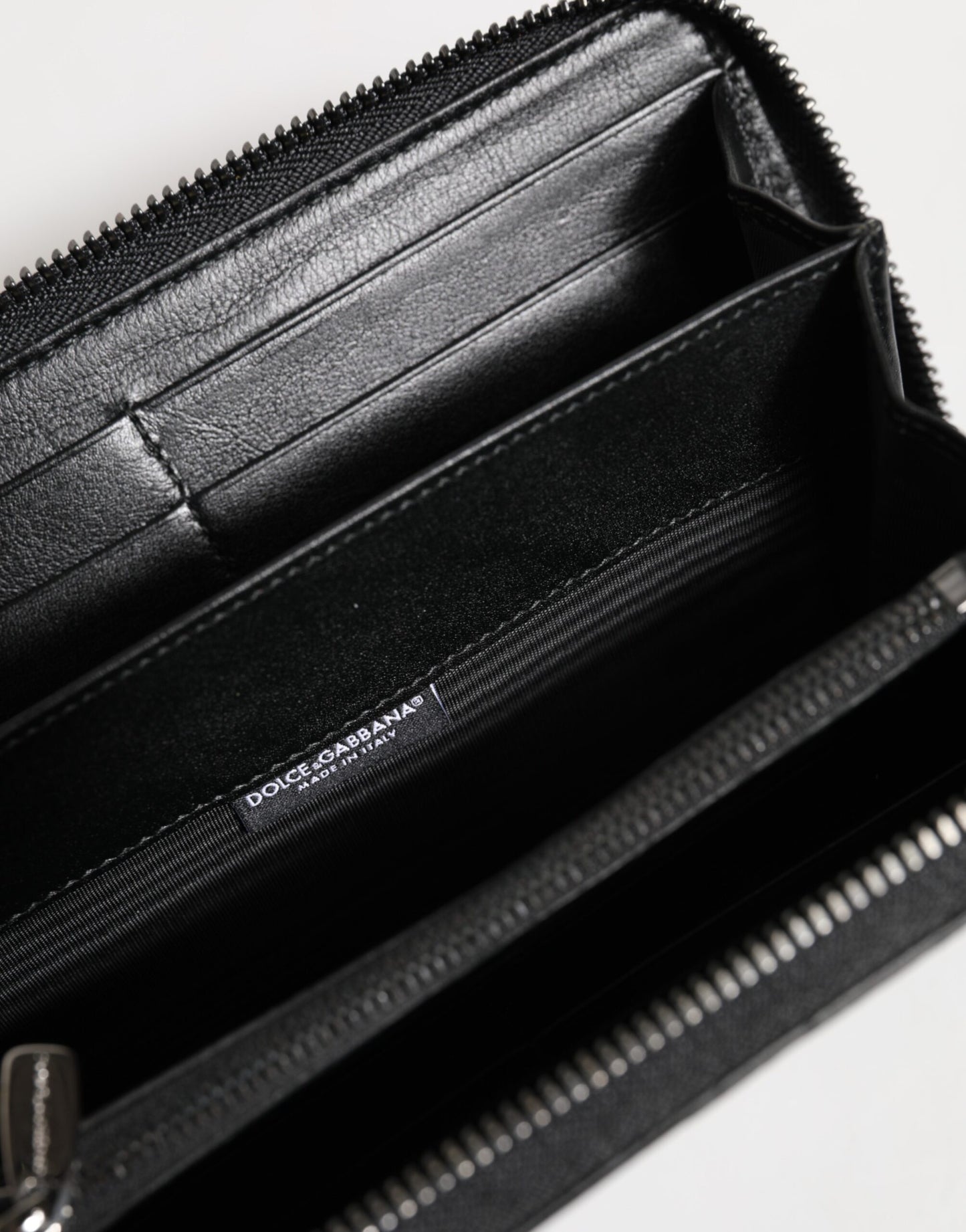 Dolce & Gabbana Schwarzes Leder Logo-Plakette Zip Around Continental Brieftasche